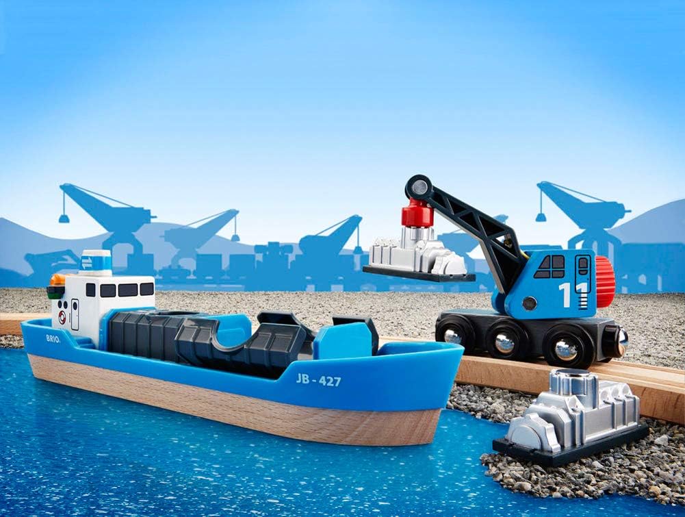 BRIO World Harbor Frachtschiff und Kran für Kinder ab 3 Jahren – kompatibel mit allen BRIO Eisenbahnsets und Zubehör