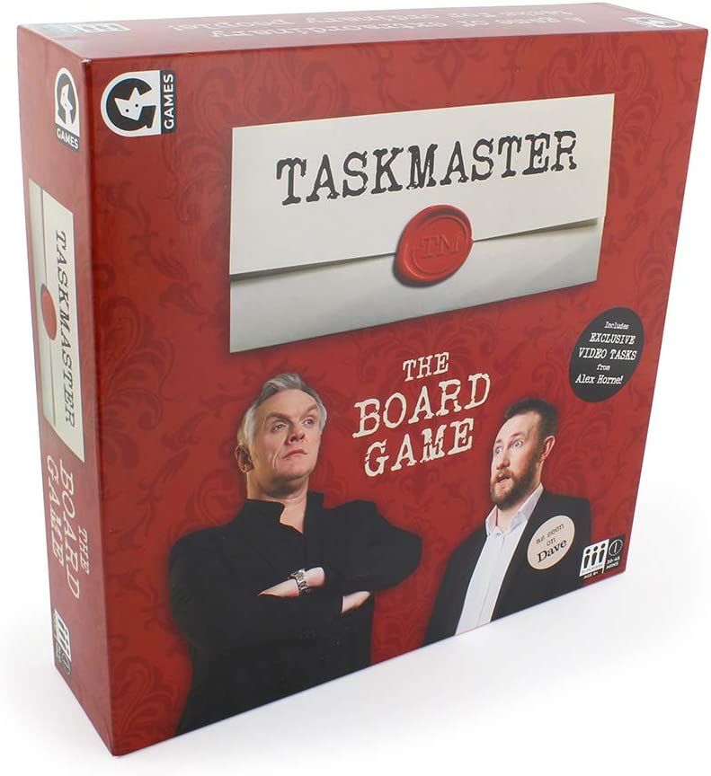 Ginger Fox Taskmaster-Brettspiel – Messen Sie sich mit Familie und Freunden bei lächerlichen Aufgaben, um zum Taskmaster-Champion gekrönt zu werden