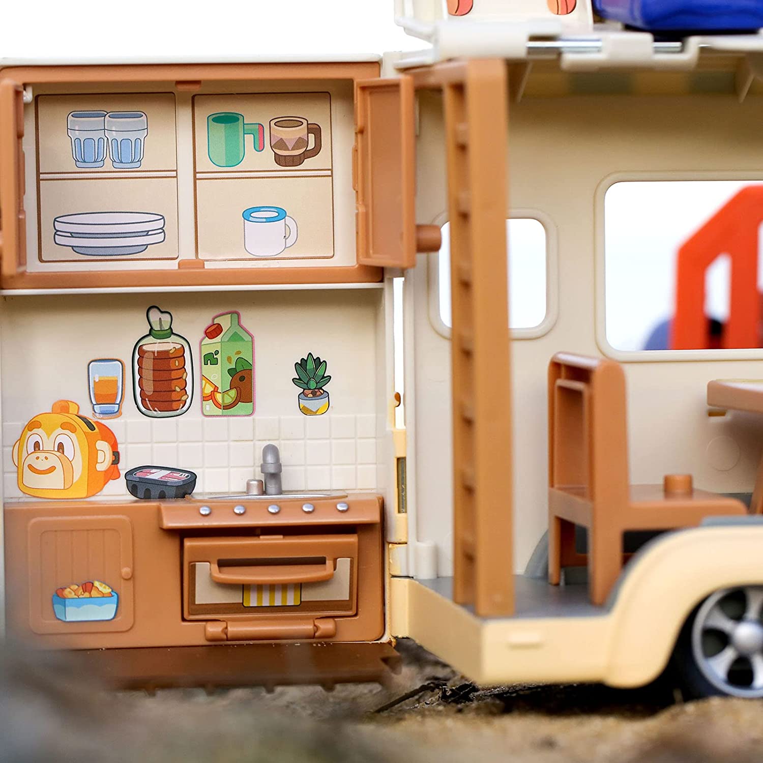 Bluey's Caravan Adventures Spielset – Verwandelbares Spielset mit Figur und Zubehör 9