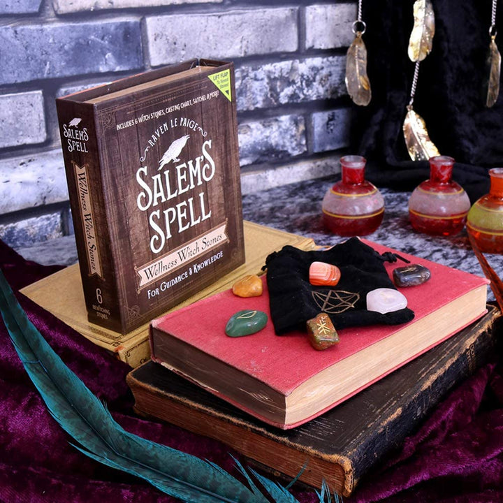 Nemesis Now Salem's Spell Kit Set mit sechs Hexen-Wellnesssteinen in verziertem Bo