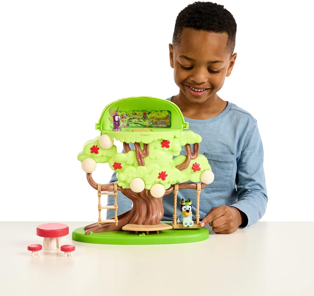 Bluey Tree-Spielset mit geheimem Versteck, Blumenkrone und Feenfiguren und Zubehör