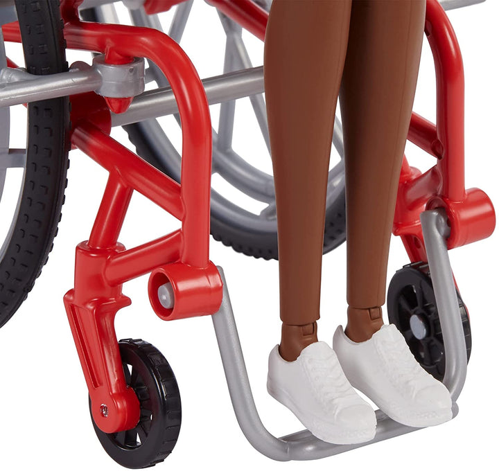 Muñeca Barbie Fashionistas n. ° 166 con silla de ruedas y cabello castaño rizado