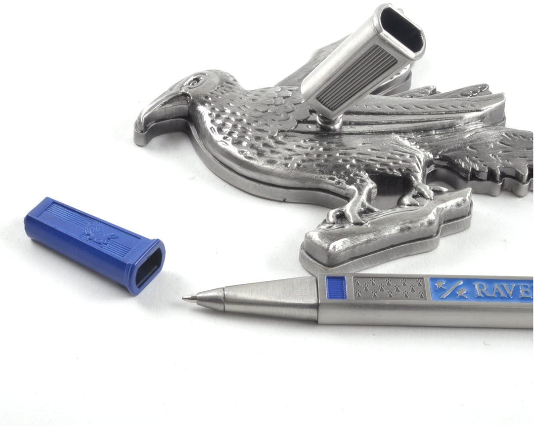 The Noble Collection Harry Potter Ravenclaw House Stift- und Schreibtischständer – Stift- und Rabenmaskottchenständer aus Druckgussmetall – Offiziell lizenziertes Filmset, Film-Requisiten, Zauberstab, Geschenke, Schreibwaren