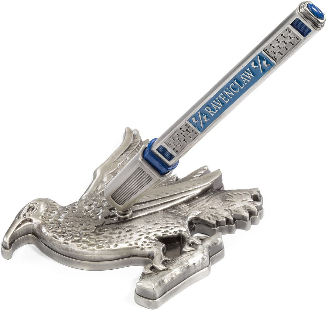 The Noble Collection Harry Potter Ravenclaw House Stift- und Schreibtischständer – Stift- und Rabenmaskottchenständer aus Druckgussmetall – Offiziell lizenziertes Filmset, Film-Requisiten, Zauberstab, Geschenke, Schreibwaren