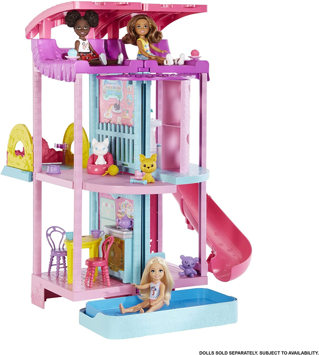 Barbie Chelsea Playhouse (ca. 20 Zoll) Puppenhaus mit Haustieren und mehr als 15 Zubehörteilen