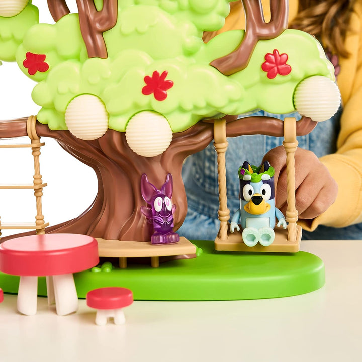 Bluey Tree-Spielset mit geheimem Versteck, Blumenkrone und Feenfiguren und Zubehör