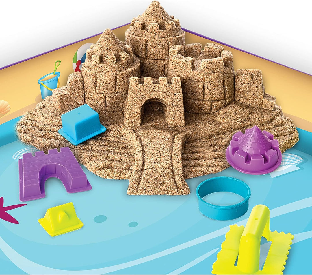 Das einzigartige Kinetic Sand, Spielset für Strandtagsspaß mit Burgformen, Werkzeugen und 12 Unzen Kinetic Sand für Kinder ab 3 Jahren