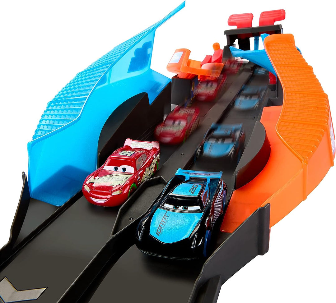 Disney und Pixar Cars Glow Racers bringen ’N Criss-Cross-Spielset mit 2 Glow-in-t auf den Markt