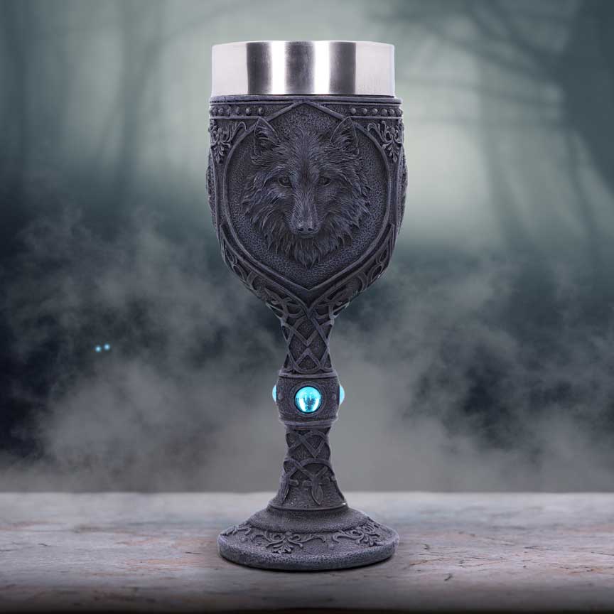 Nemesis Now – Schwarzer Gothic-Kelch „Night Wolf“ mit keltischem Knoten-Design